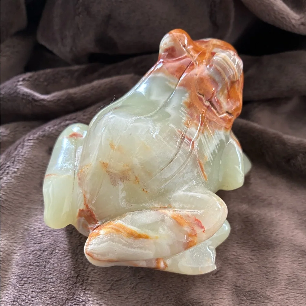 Carved Green Onyx Frog Figurine - Picture 3 of 9